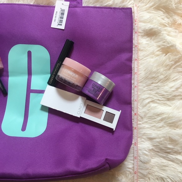 💕 Clinique Makeup and Skincare Bundle 💕 - Picture 5 of 6